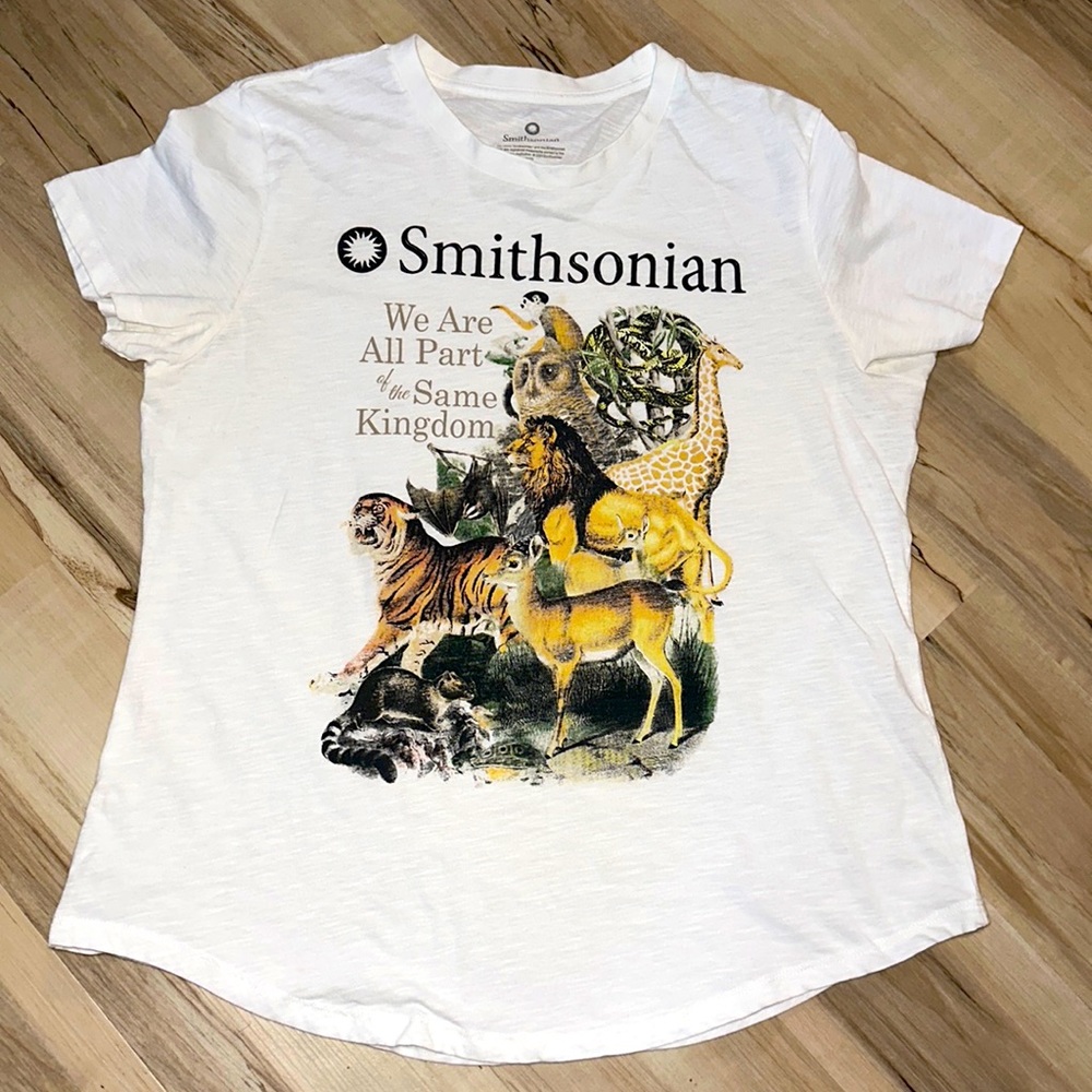 Smithsonian t-shirt size 2XL